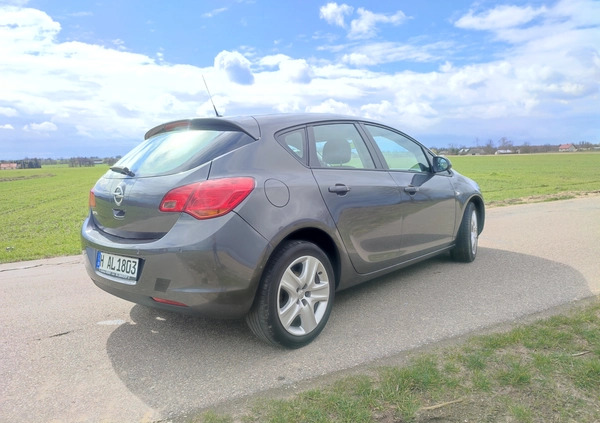 Opel Astra cena 24900 przebieg: 205000, rok produkcji 2011 z Zduńska Wola małe 79
